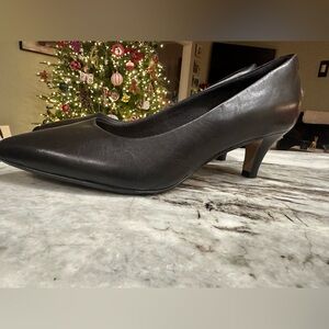 Clarks Black Pump Size 8W - New